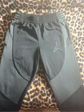 Nike Jordan Boys' Black Jogger Sweatpants with Jumpman Logo